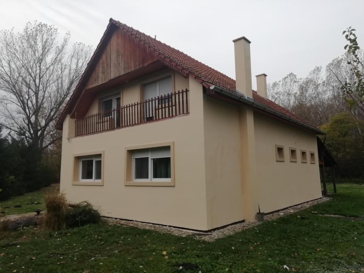 Maci Vendeghaz Appartement Bekescsaba Buitenkant foto