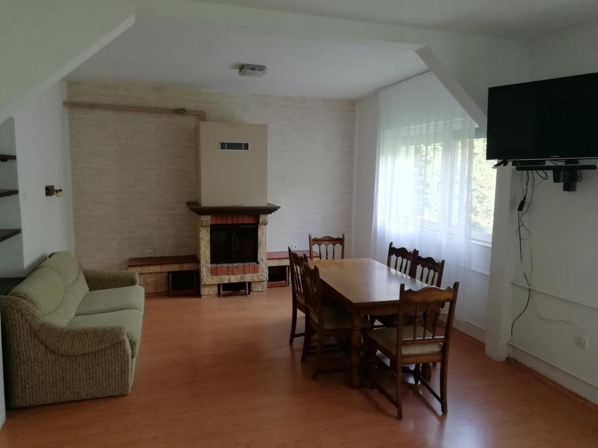Maci Vendeghaz Appartement Bekescsaba Buitenkant foto