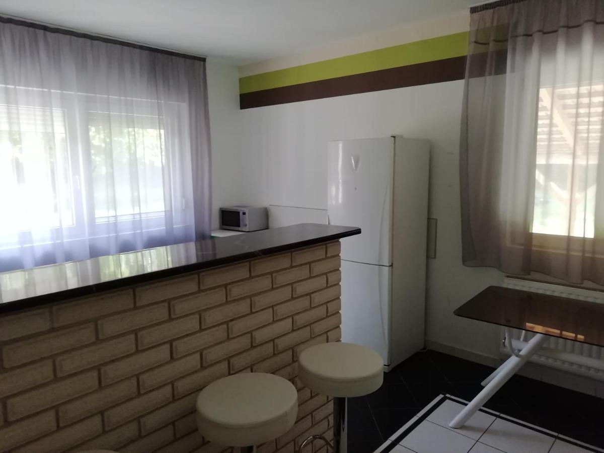 Maci Vendeghaz Appartement Bekescsaba Buitenkant foto