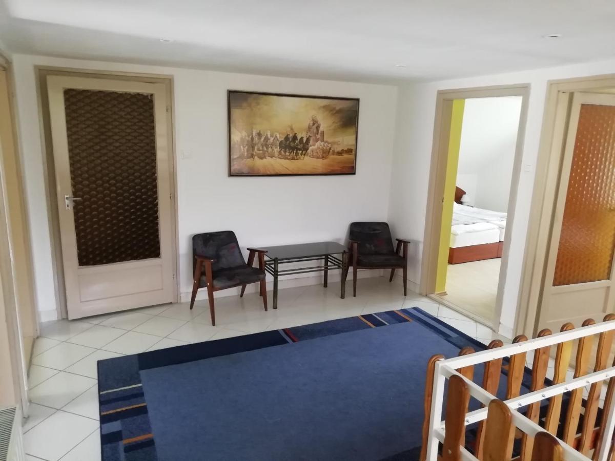 Maci Vendeghaz Appartement Bekescsaba Buitenkant foto