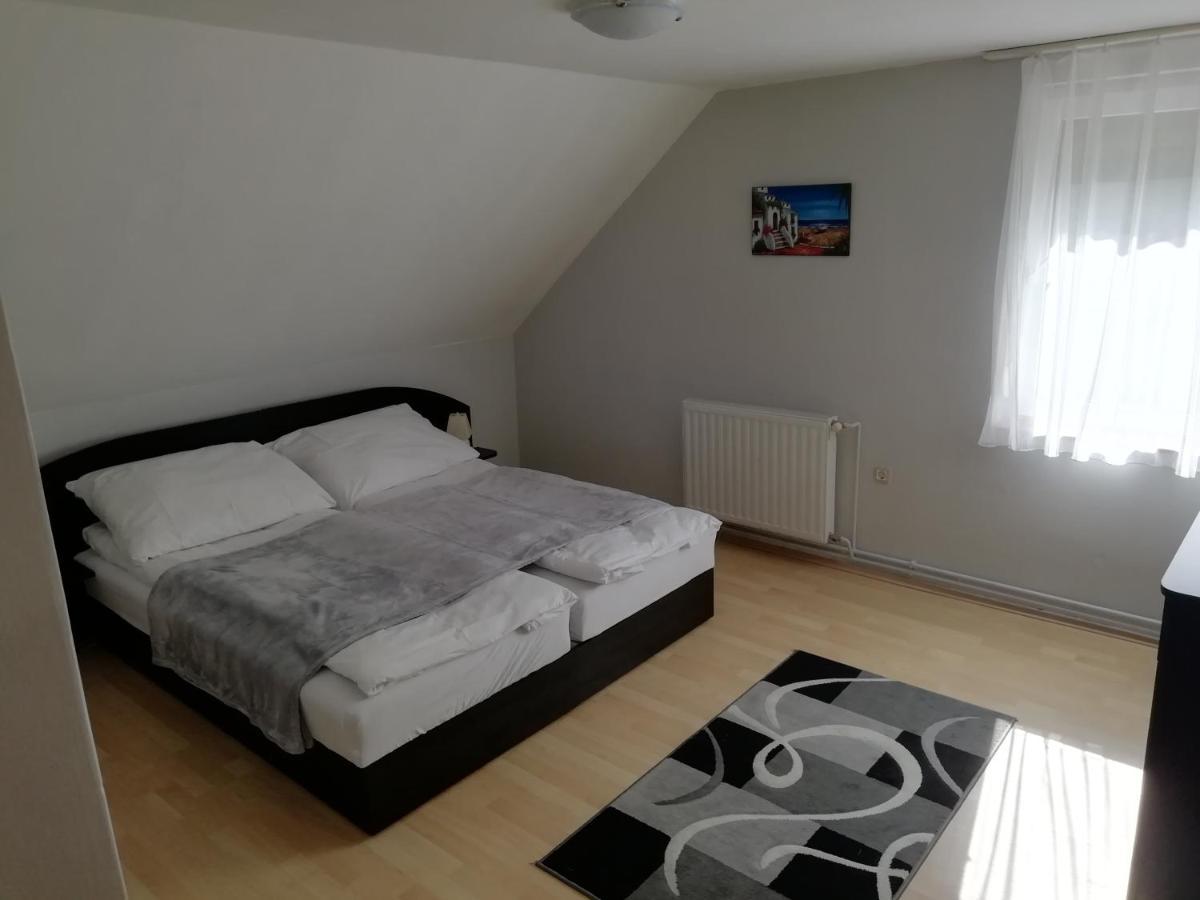 Maci Vendeghaz Appartement Bekescsaba Buitenkant foto