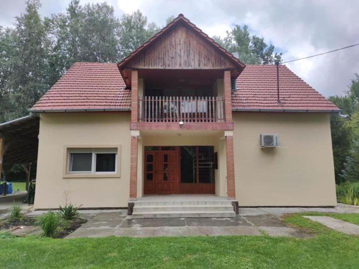 Maci Vendeghaz Appartement Bekescsaba Buitenkant foto
